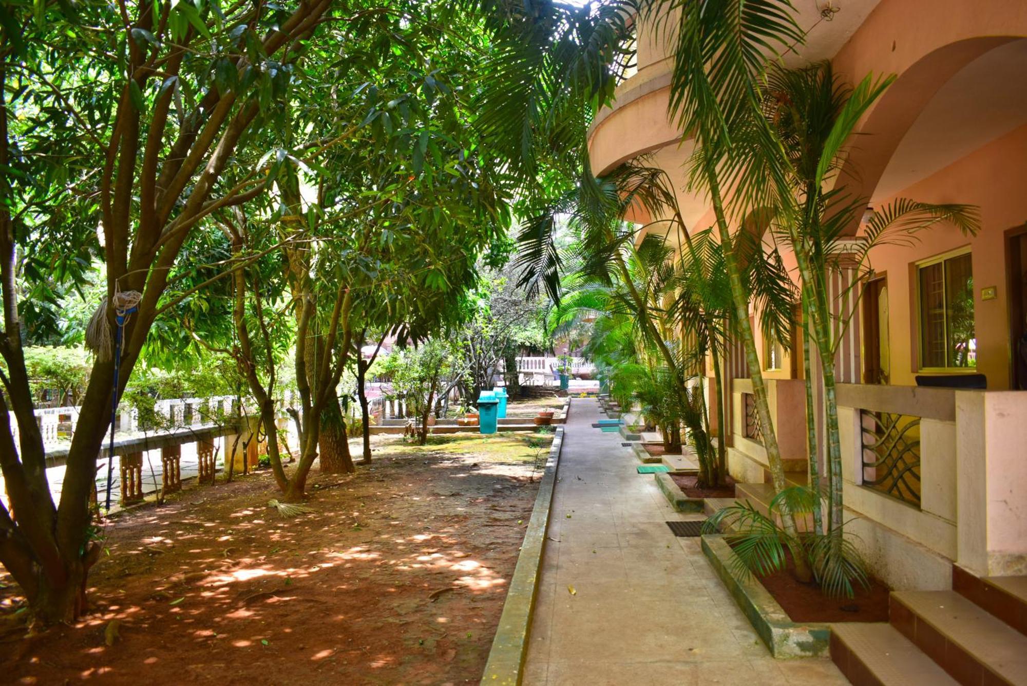 Jains Royal Palace Resorts Yelagiri Exteriér fotografie