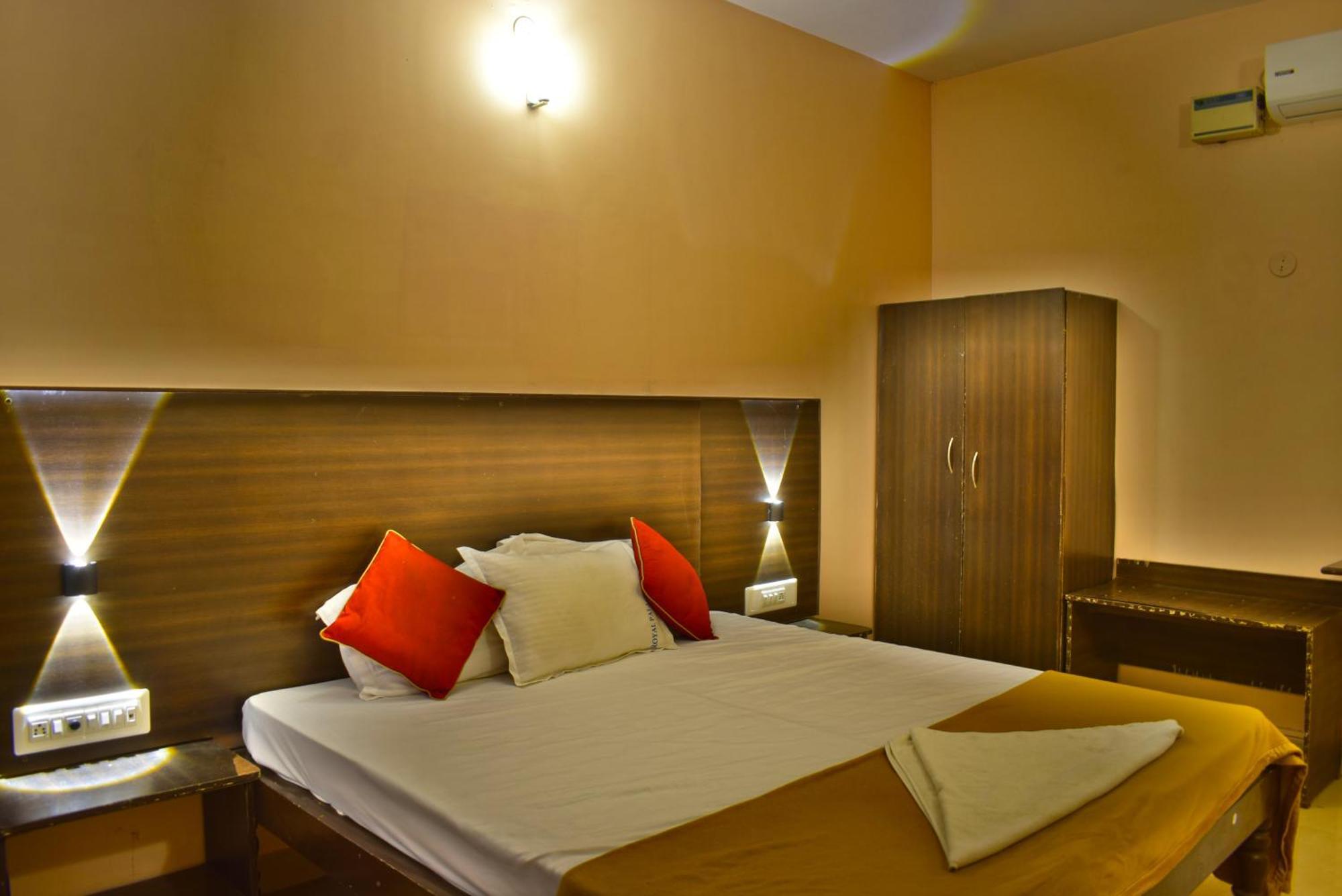 Jains Royal Palace Resorts Yelagiri Exteriér fotografie