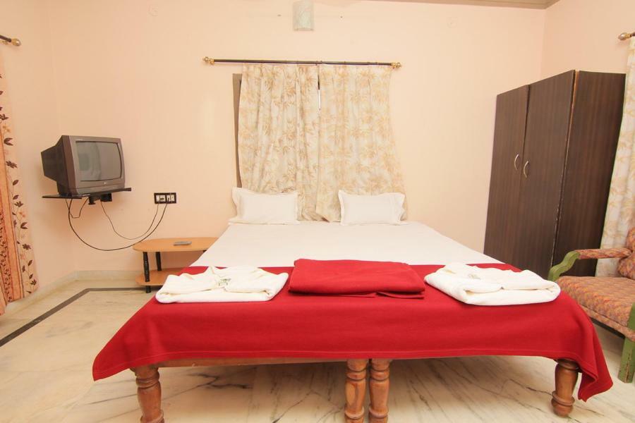 Jains Royal Palace Resorts Yelagiri Exteriér fotografie